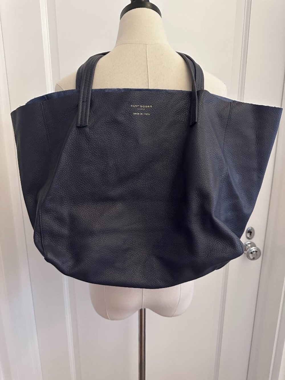 Kurt Geiger Violet Horizontal Slouch Tote in navy blue ~ pre-owned!